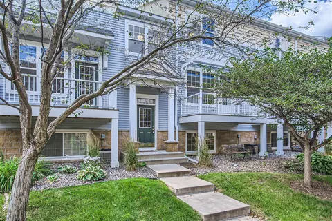 1679 Village Trl E #5, Maplewood, MN 55109