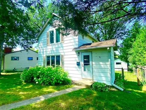 1021 NE 3rd Ave, Grand Rapids, MN 55744