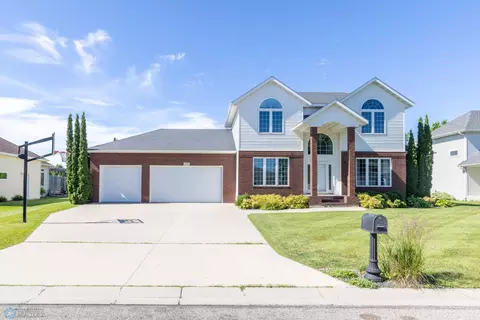 289 44th Ave S, Moorhead, MN 56560