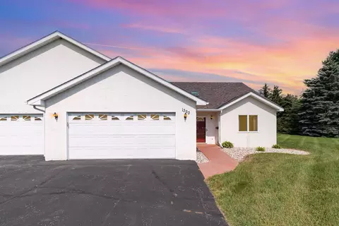1390 Quasar Ct S, Lake Saint Croix Beach, MN 55043