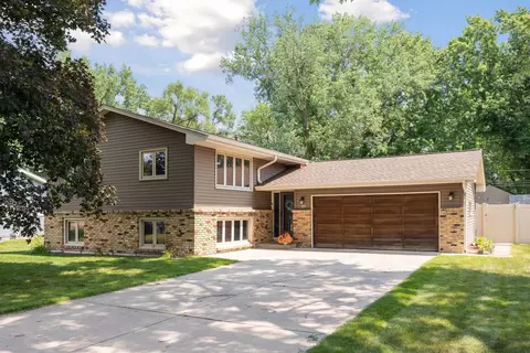 5130 Greenwood Dr, Mounds View, MN 55112