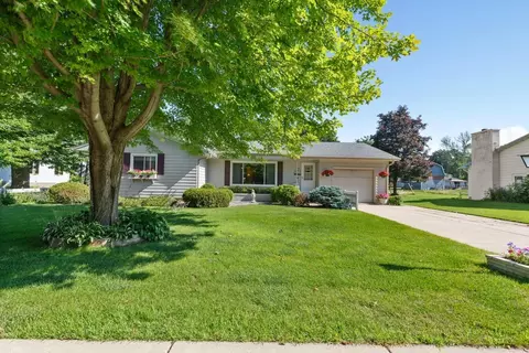 928 8th St SW, Faribault, MN 55021