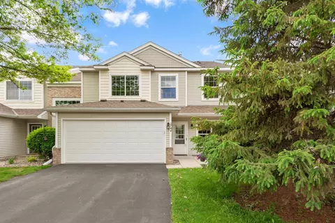 2744 Wagon Wheel Trl, Chaska, MN 55318