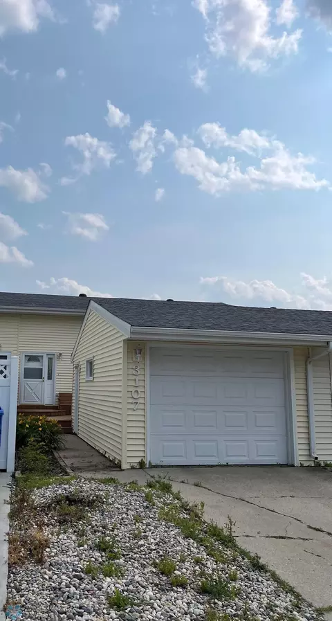 3107 22nd St S, Fargo, ND 58103