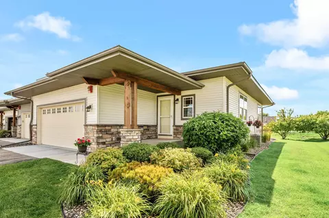 1241 Vernon Dr, Carver, MN 55315