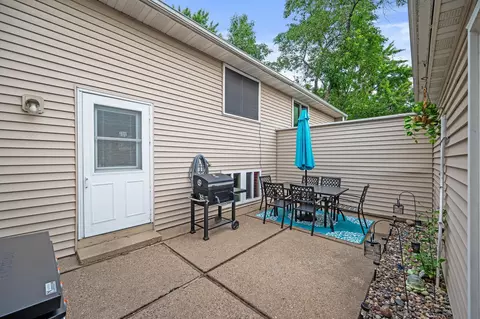 7589 Whitney Dr, Apple Valley, MN 55124