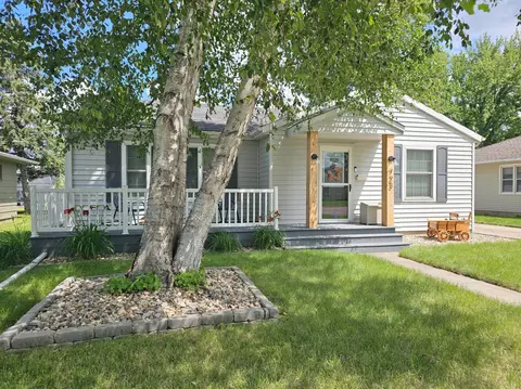 723 E 2nd St, Redwood Falls, MN 56283