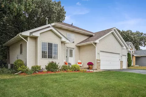 1106 Flintwood St SW, Isanti, MN 55040