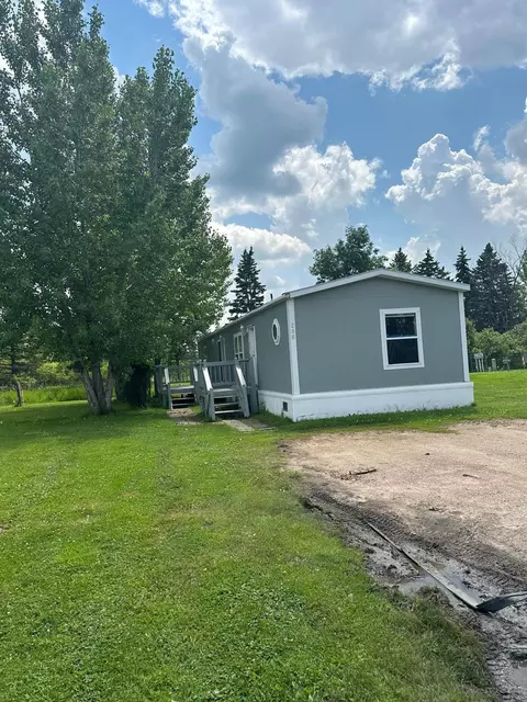 206 E Challenger Dr E, Thief River Falls, MN 56701