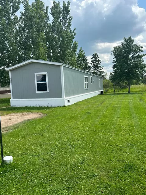 206 E Challenger Dr E, Thief River Falls, MN 56701 photo 2