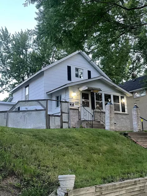1028 Rose Ave E, Saint Paul, MN 55106