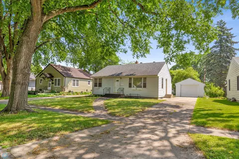 1737 4th St N, Fargo, ND 58102