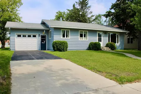 207 Lincoln Ave W, Karlstad, MN 56732