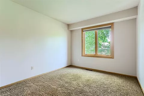 592 Coventry Pkwy, Eagan, MN 55123 photo 17