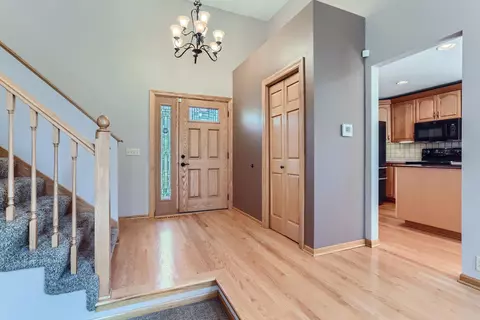592 Coventry Pkwy, Eagan, MN 55123 photo 3
