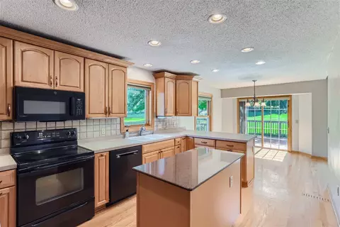 592 Coventry Pkwy, Eagan, MN 55123 photo 8