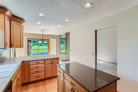 592 Coventry Pkwy, Eagan, MN 55123 photo 9