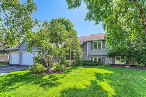 592 Coventry Pkwy, Eagan, MN 55123
