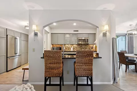 1814 Zanzibar Ln N, Minneapolis, MN 55447
