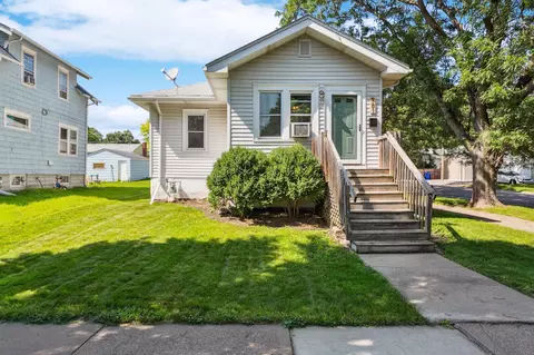 981 Armstrong Ave, Saint Paul, MN 55102