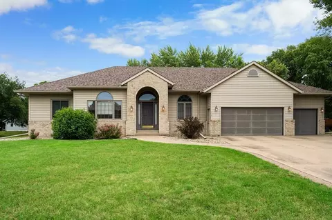 144 Canterbury Cir, Le Sueur, MN 56058