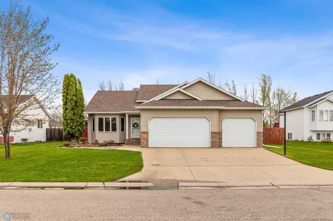 640 41st Ave S, Moorhead, MN 56560