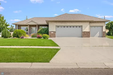 4108 58th St S, Fargo, ND 58104