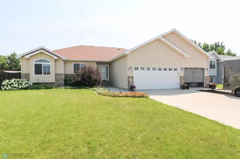 3674 Polk St S, Fargo, ND 58104