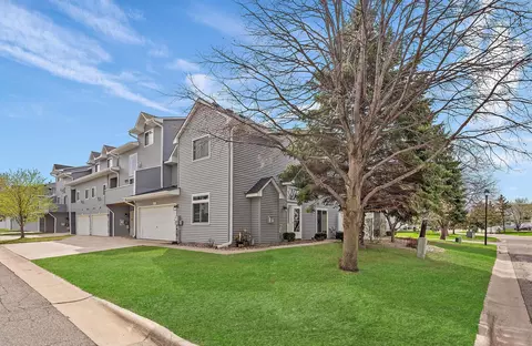 660 Kingfisher Ln #A, Woodbury, MN 55125