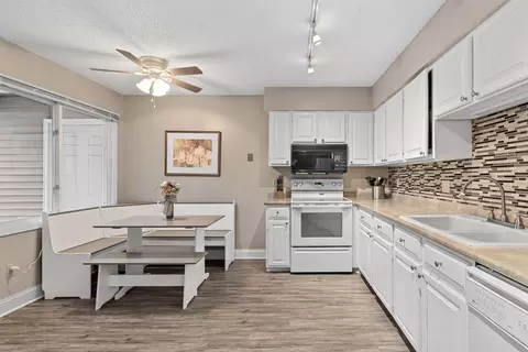 7678 Dunmore Rd, Woodbury, MN 55125
