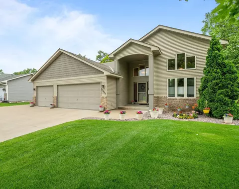 2607 Radisson Woods Dr NE, Blaine, MN 55449