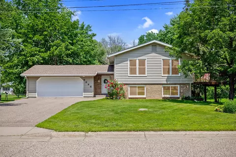 6446 49th St N, Oakdale, MN 55128