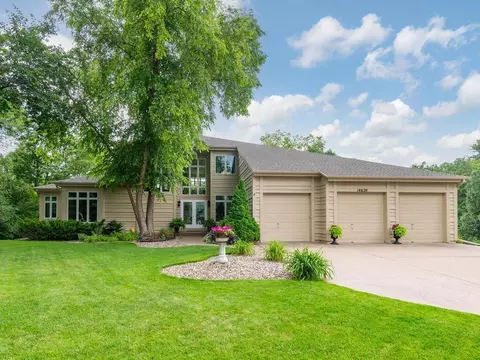 14620 White Oak Dr, Burnsville, MN 55337