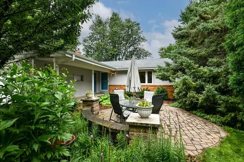692 Greenway Ave N, Oakdale, MN 55128