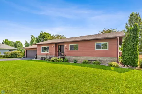 1205 Broadway St, Lisbon, ND 58054