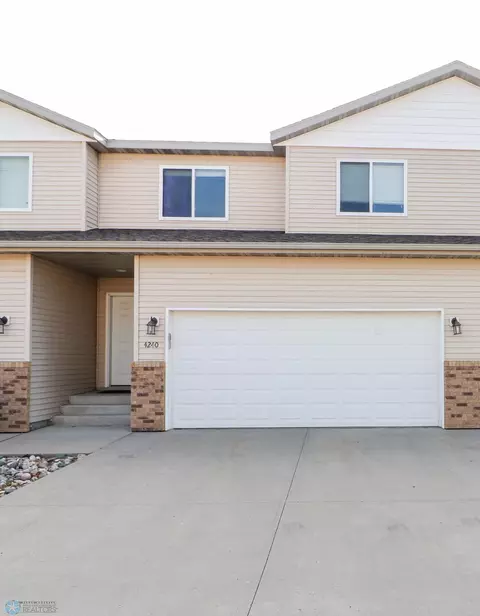 4240 Estate Dr S, Fargo, ND 58104
