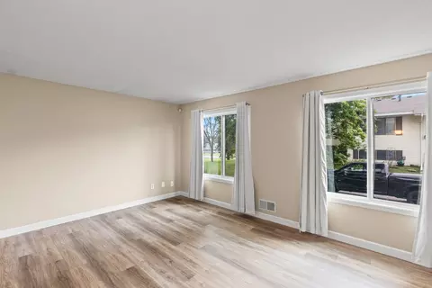 3811 Heather Dr, Eagan, MN 55122 photo 3