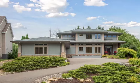 672 Sterling St S, Maplewood, MN 55119