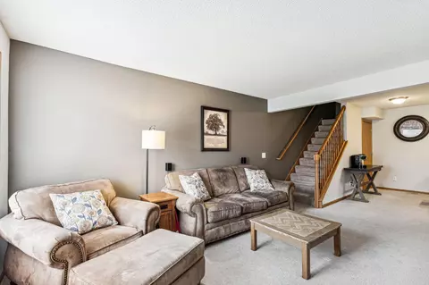 2339 Cascade Dr, Shakopee, MN 55379 photo 2