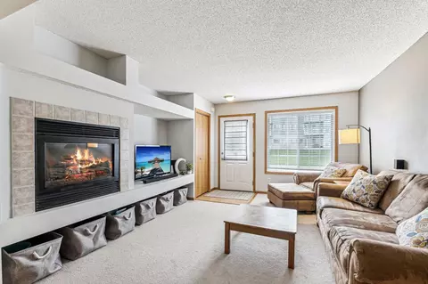 2339 Cascade Dr, Shakopee, MN 55379