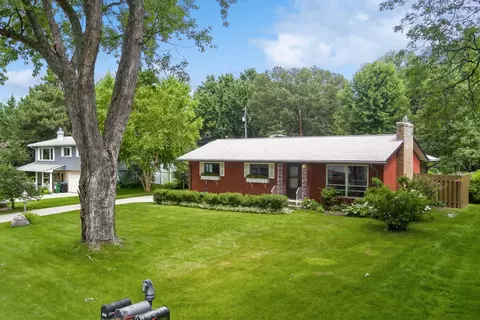 1944 Midland Hills Rd, Roseville, MN 55113