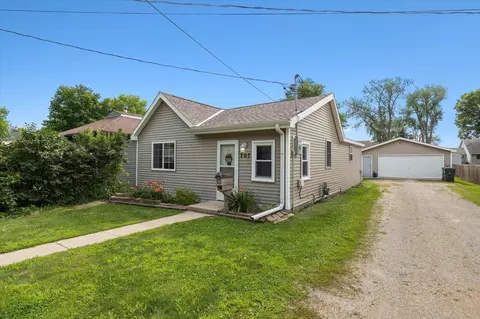 707 1st St N, Waterville, MN 56096