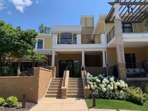 701 Linden St #207, Mendota Heights, MN 55118