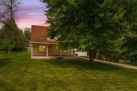 902 2nd St, Kenyon, MN 55946