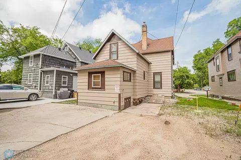 820 5th Ave S, Fargo, ND 58103 photo 3