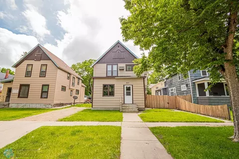 820 5th Ave S, Fargo, ND 58103