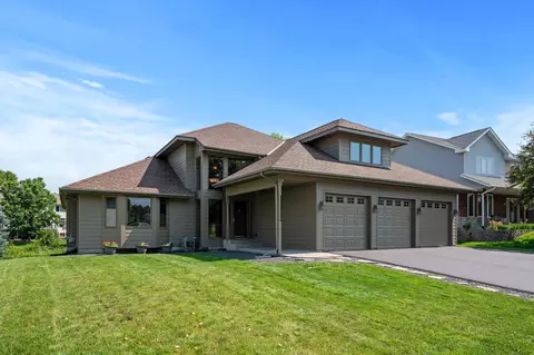 7302 Taylor Dr, Savage, MN 55378