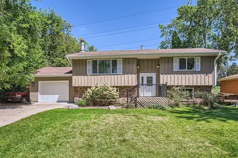 2398 Erin Ct, New Brighton, MN 55112