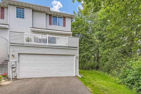 4915 Grenwich Ave N, Oakdale, MN 55128