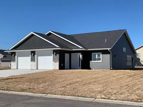 883 Escalade Ln SE, Owatonna, MN 55060